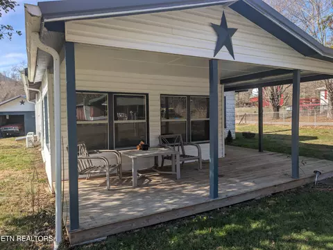 Exterior - 359 Beans Fork Rd, Middlesboro, KY 40965 photo 3 of 4