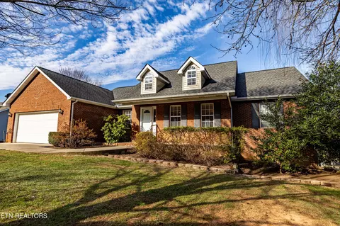 2447 Whisper Creek Dr, Friendsville, TN 37737