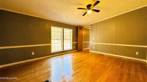 Living - 135 Harold Brooks Ln, Oneida, TN 37841 photo 5 of 5