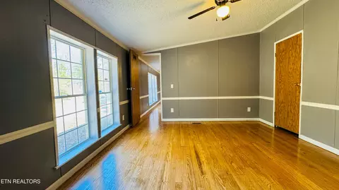 Living - 135 Harold Brooks Ln, Oneida, TN 37841 photo 4 of 5