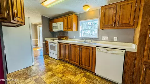 Kitchen - 135 Harold Brooks Ln, Oneida, TN 37841 photo 2 of 3