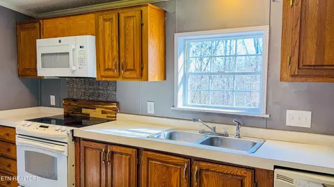 Kitchen - 135 Harold Brooks Ln, Oneida, TN 37841 photo 3 of 3