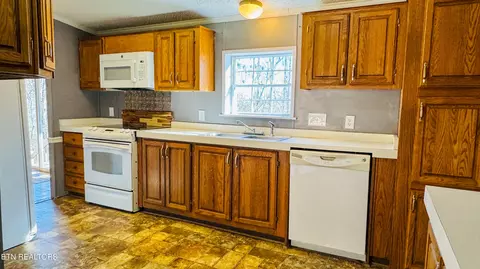 Kitchen - 135 Harold Brooks Ln, Oneida, TN 37841 photo 1 of 3