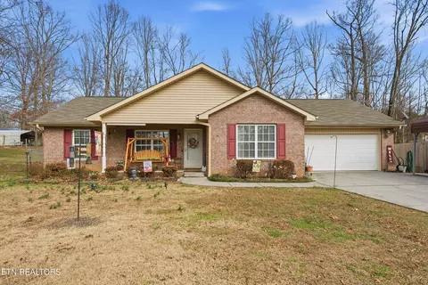 3927 Glen Oaks Dr, Maryville, TN 37804