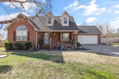1057 Summerfield Dr, Maryville, TN 37801