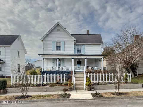 208 N B St, Lenoir City, TN 37771