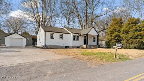 105 Lenoir St, Sweetwater, TN 37874
