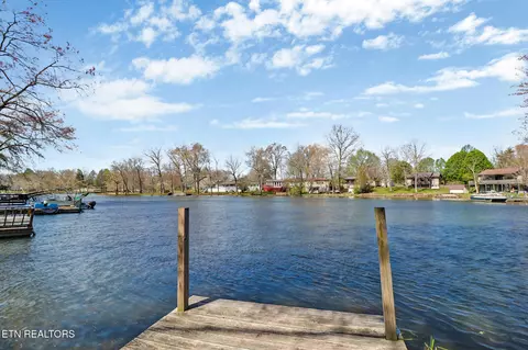 42 Linger Lake Ln, Crossville, TN 38571