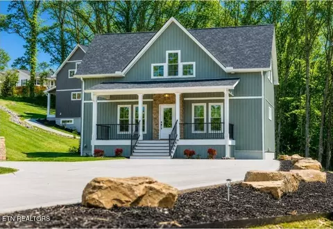 158 California Ave, Oak Ridge, TN 37830