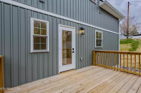 158 California Ave, Oak Ridge, TN 37830