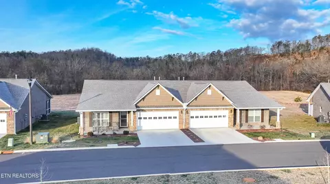 712 Snowflower Cir, Pigeon Forge, TN 37863