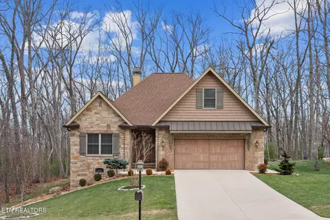 51 Oak Leaf Cir, Crossville, TN 38558