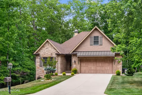 51 Oak Leaf Cir, Crossville, TN 38558