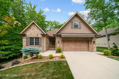 51 Oak Leaf Cir, Crossville, TN 38558