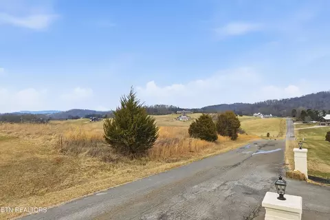 972 Cliff Top Rd, Blaine, TN 37709