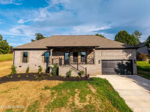 2440 Whisper Creek Dr, Friendsville, TN 37737