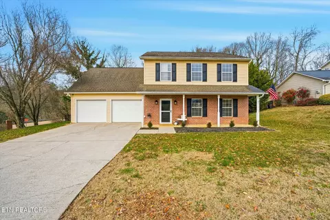 702 Fox Landing Ln, Knoxville, TN 37922