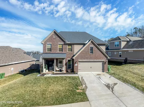 614 Branchwood Ln, Maryville, TN 37801
