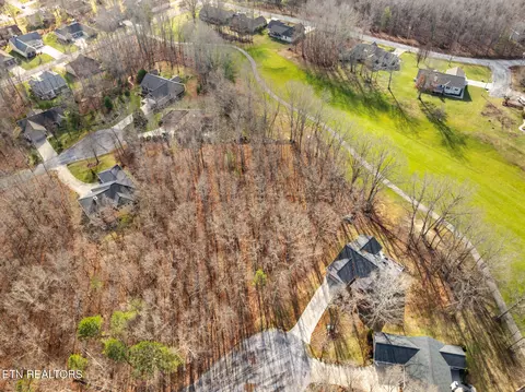 35 Clinebrook Dr, Crossville, TN 38558
