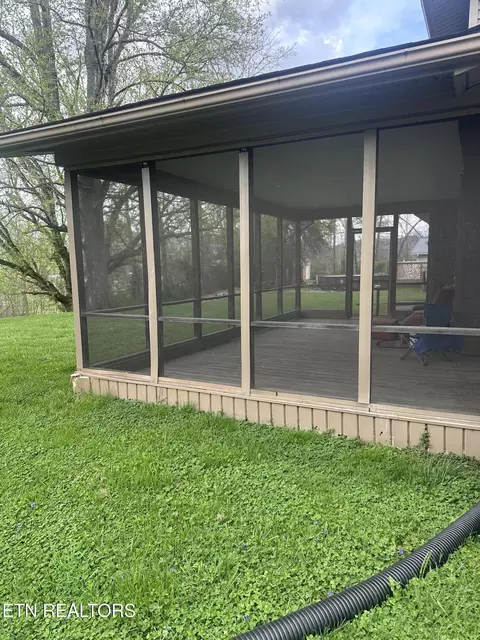 Exterior - 206 Summit Dr, Middlesboro, KY 40965 photo 3 of 6