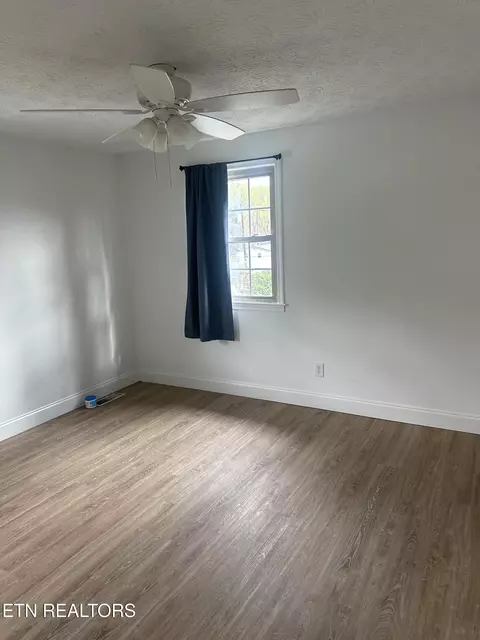 Bedroom - 206 Summit Dr, Middlesboro, KY 40965 photo 3 of 3