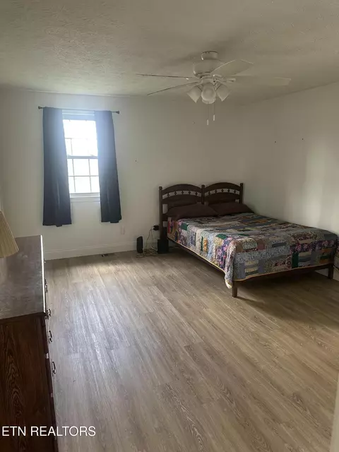 Bedroom - 206 Summit Dr, Middlesboro, KY 40965 photo 1 of 3