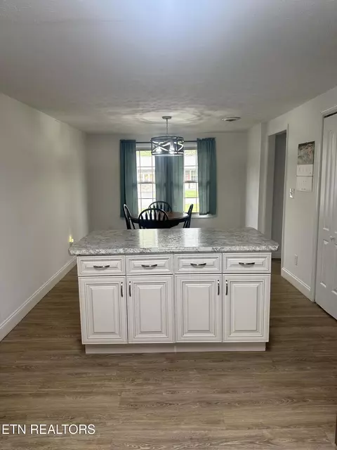 Kitchen - 206 Summit Dr, Middlesboro, KY 40965 photo 3 of 4