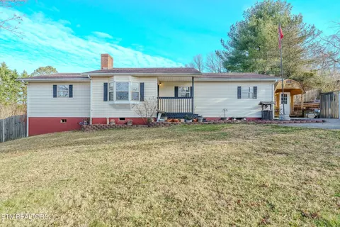 111 Rockwaller Ln, Jacksboro, TN 37757