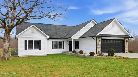 35 Perry Creek Dr, Crossville, TN 38572