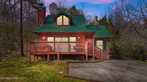 2119 N Tamins Dr, Gatlinburg, TN 37738