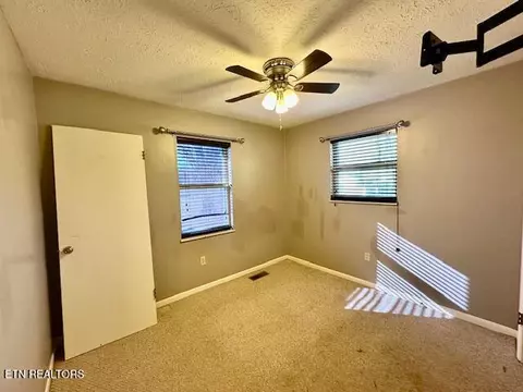 Bedroom - 259 Sadie Ln, Ewing, VA 24248 photo 2 of 3