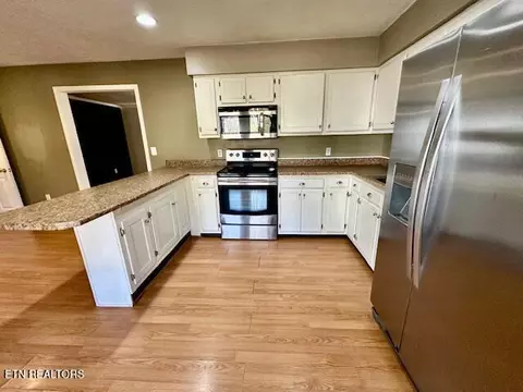 Kitchen - 259 Sadie Ln, Ewing, VA 24248 photo 2 of 3