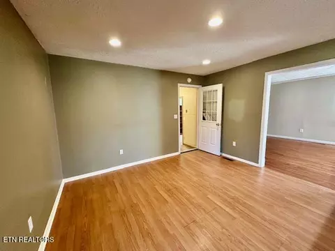 Living - 259 Sadie Ln, Ewing, VA 24248 photo 5 of 5