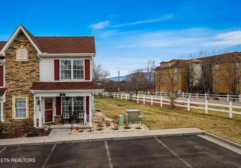 527 Orchard Valley Way, Sevierville, TN 37862