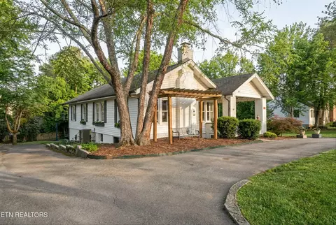 6911 Nubbin Ridge Dr, Knoxville, TN 37919