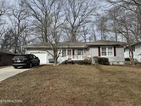 145 Canterbury Dr, Crossville, TN 38558