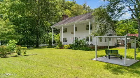 1139 Glades Rd, Gatlinburg, TN 37738