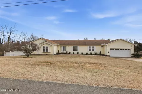 622 Briarwood Dr, Dandridge, TN 37725