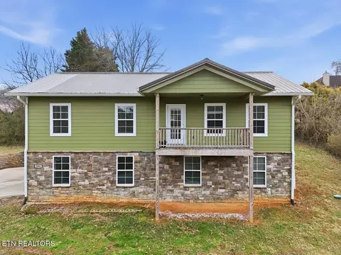 261 E Leatherwood Dr, Walland, TN 37886