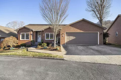 65 Riverview Dr, Oak Ridge, TN 37830