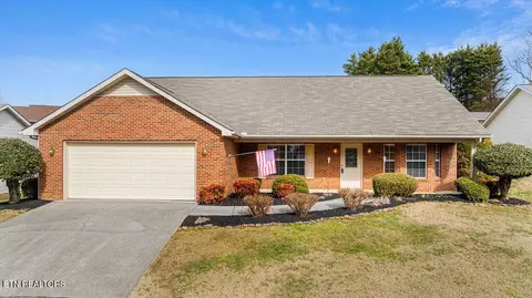 1035 Willow Creek Cir, Maryville, TN 37804