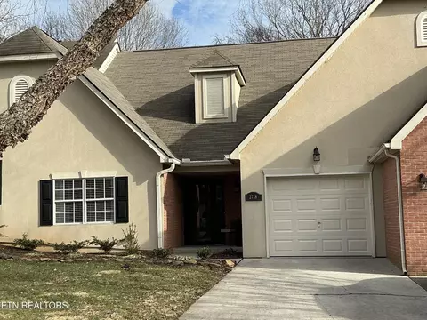 2728 Knob Creek Ln, Knoxville, TN 37912
