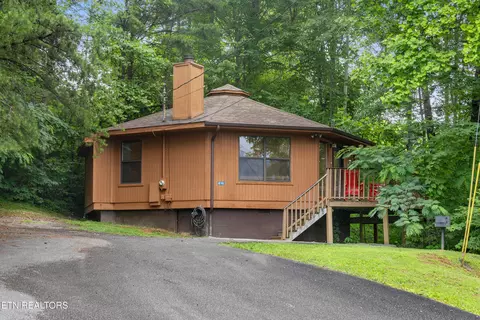 810 Valley View Ln, Gatlinburg, TN 37738
