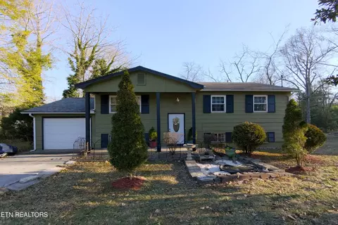 725 Robertsville Rd, Oak Ridge, TN 37830