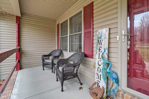 17 Dickens Ln, Crossville, TN 38558