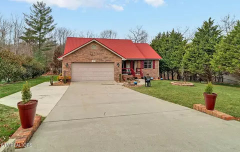 17 Dickens Ln, Crossville, TN 38558