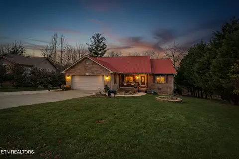 17 Dickens Ln, Crossville, TN 38558