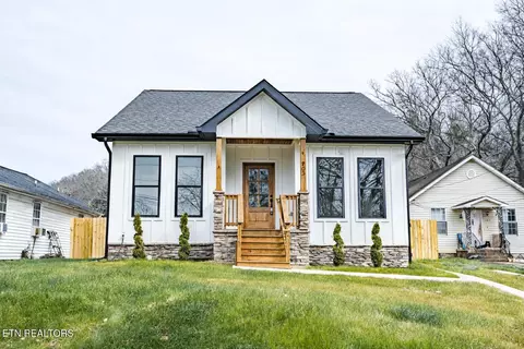 703 SW Redwine St, Knoxville, TN 37920