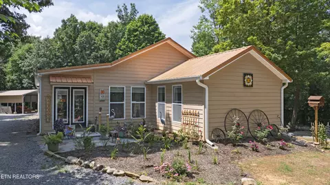 150 4th St, Tellico Plains, TN 37385