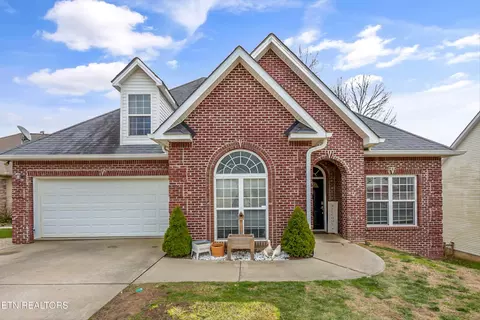 1178 Hillside Ln, Lenoir City, TN 37771